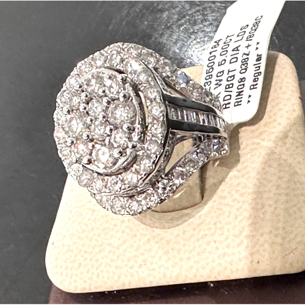 Ladies diamond ring 5.00 cttw